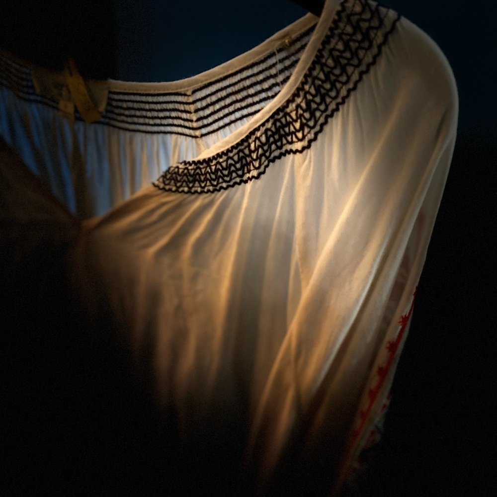 Detailed blouse - Picture 3 of 4